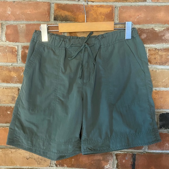 Patagonia Pants - PATAGONIA women’s upcountry shorts hiking/camping nylon green